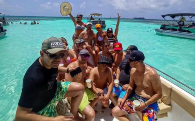 paseo grupal en san andres en yate lancha o bote